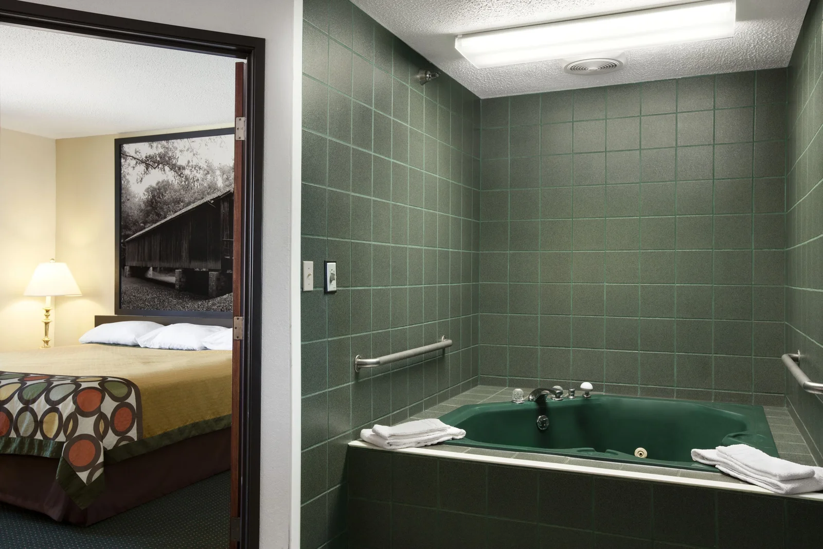 Jacuzzi Suite