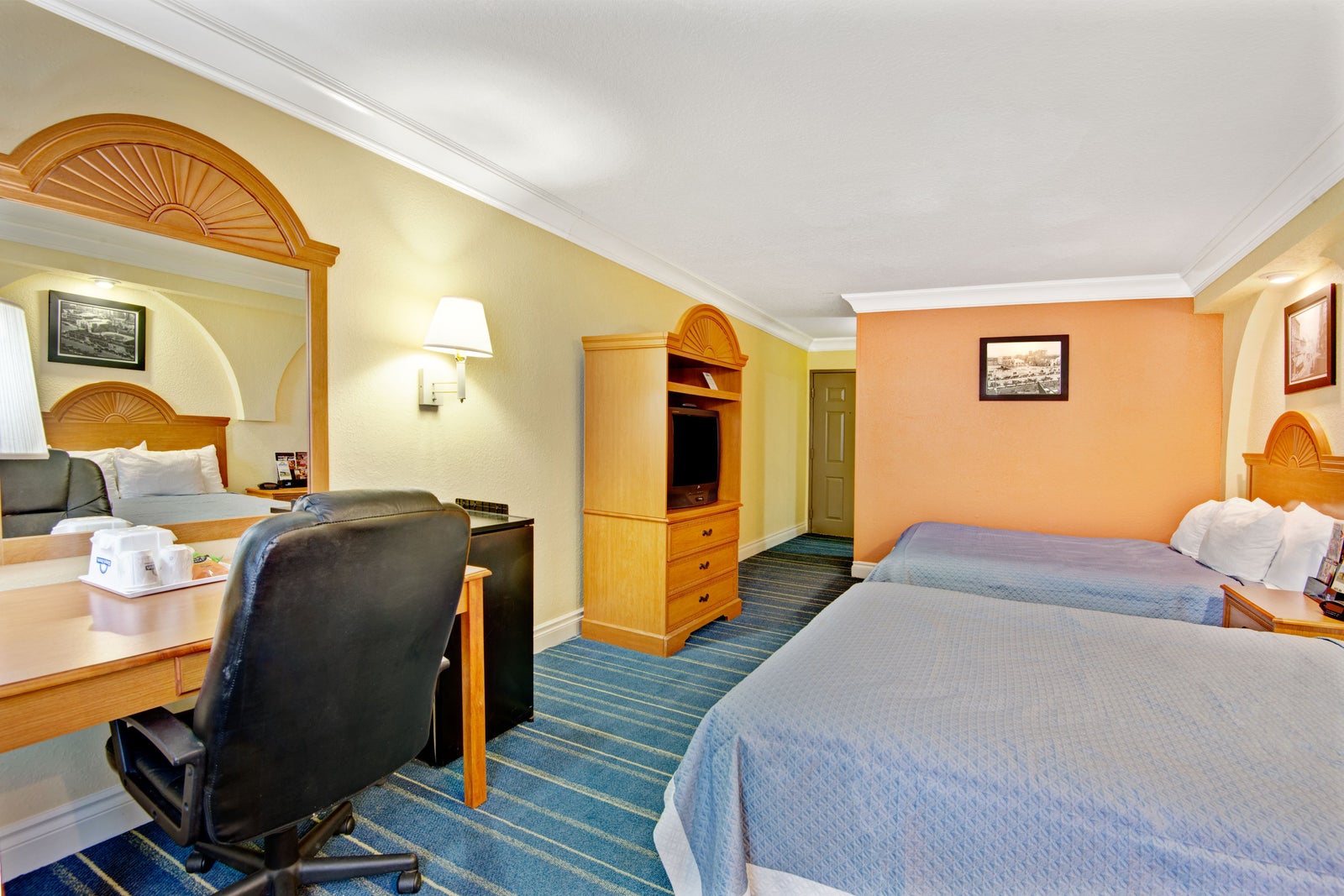 2 Queen Bed Guest Room