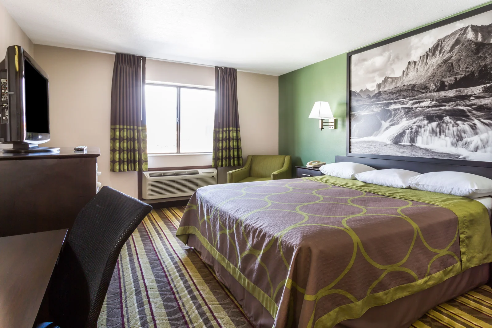 1 King Bed Room