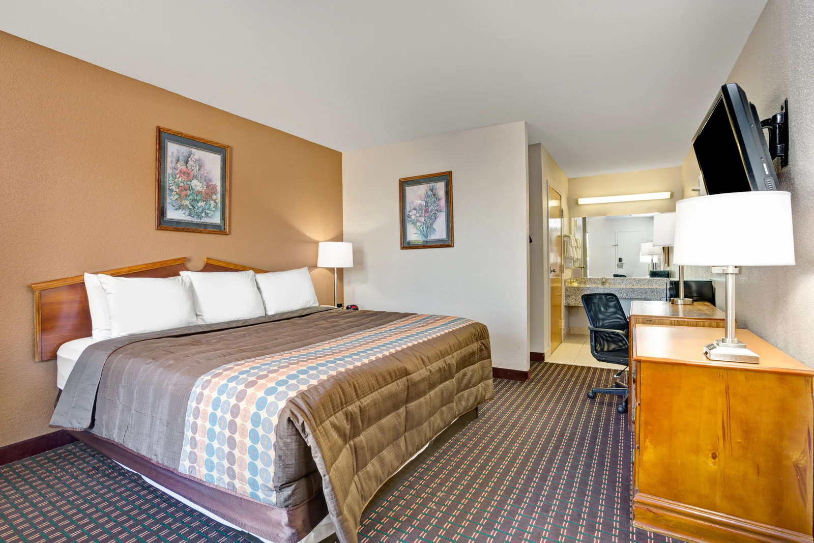 1 King Bed Room