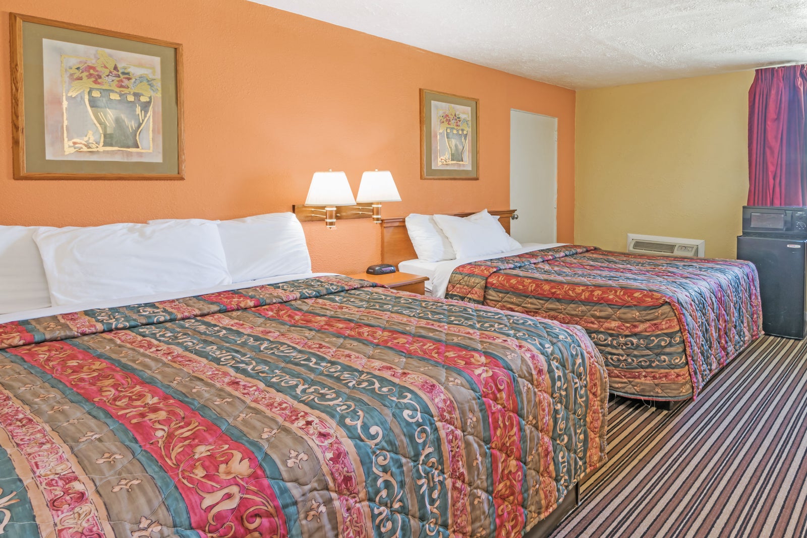 2 Queen Bed Room