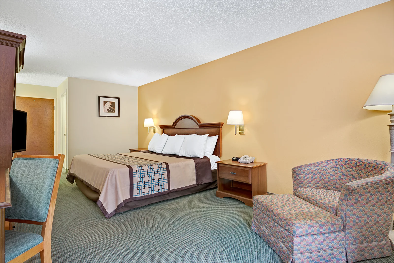 1 King Bed Room
