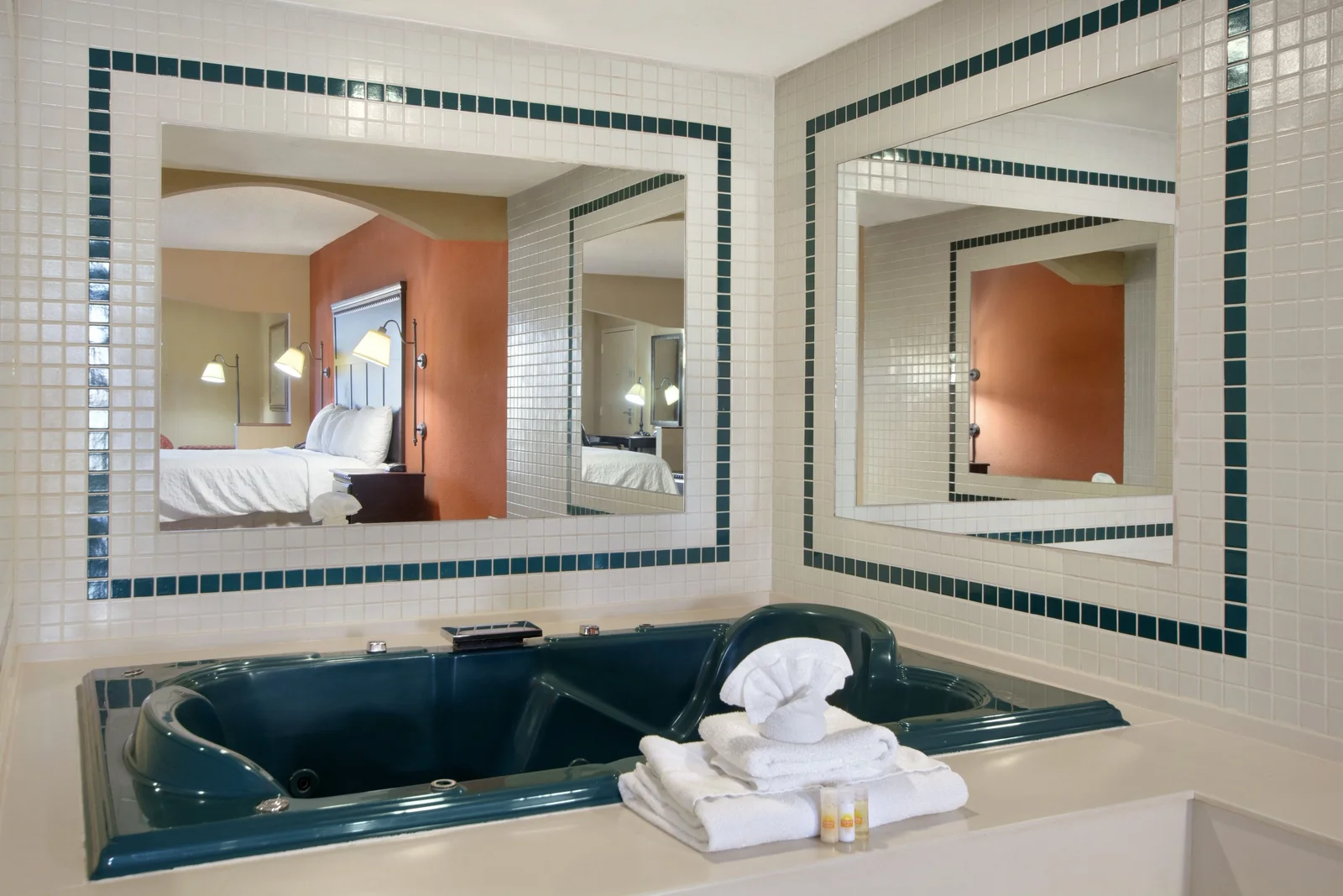 Jacuzzi Suite