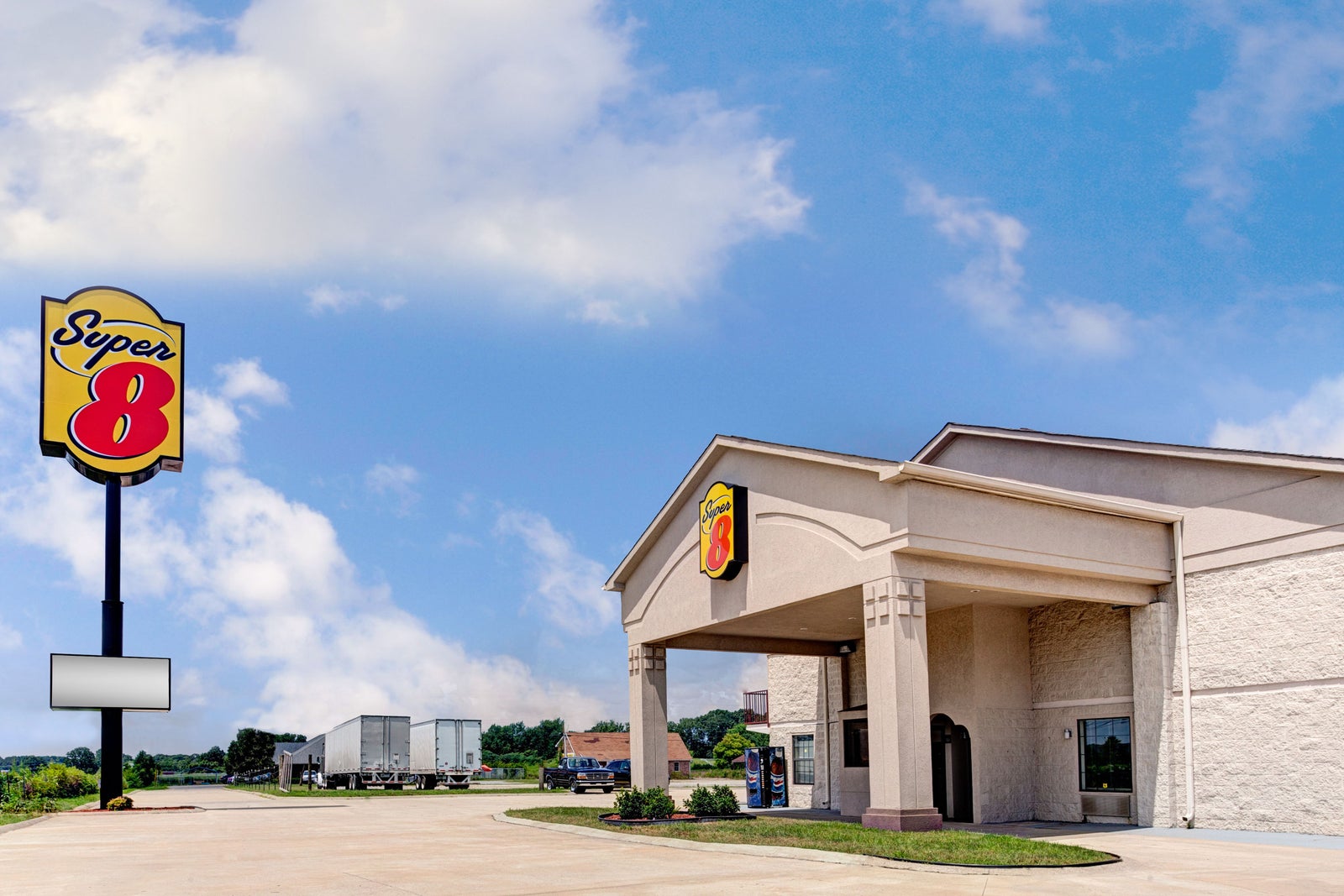 Welcome to the Super 8 Clarksville East