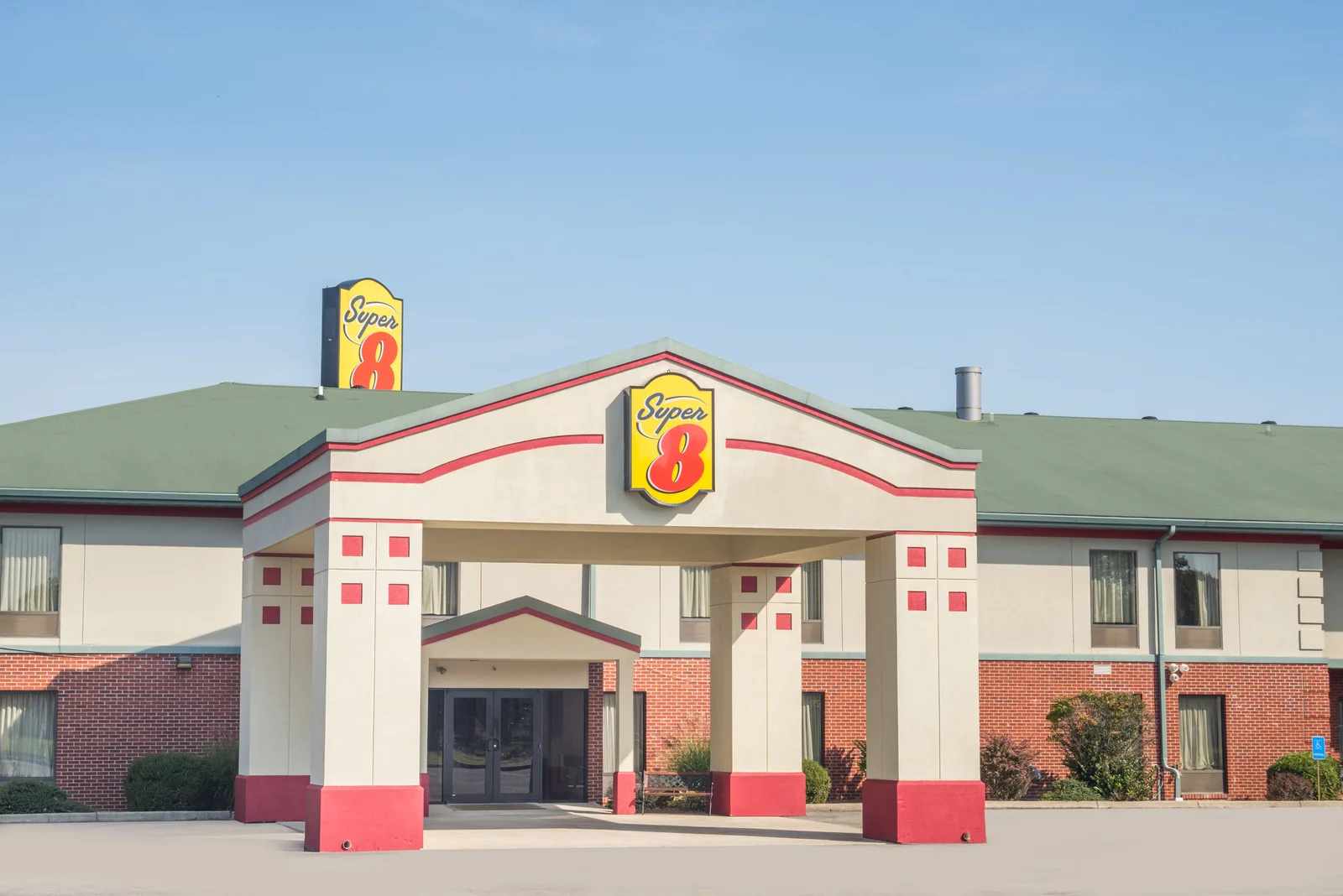 Welcome to the Super 8 Grayson