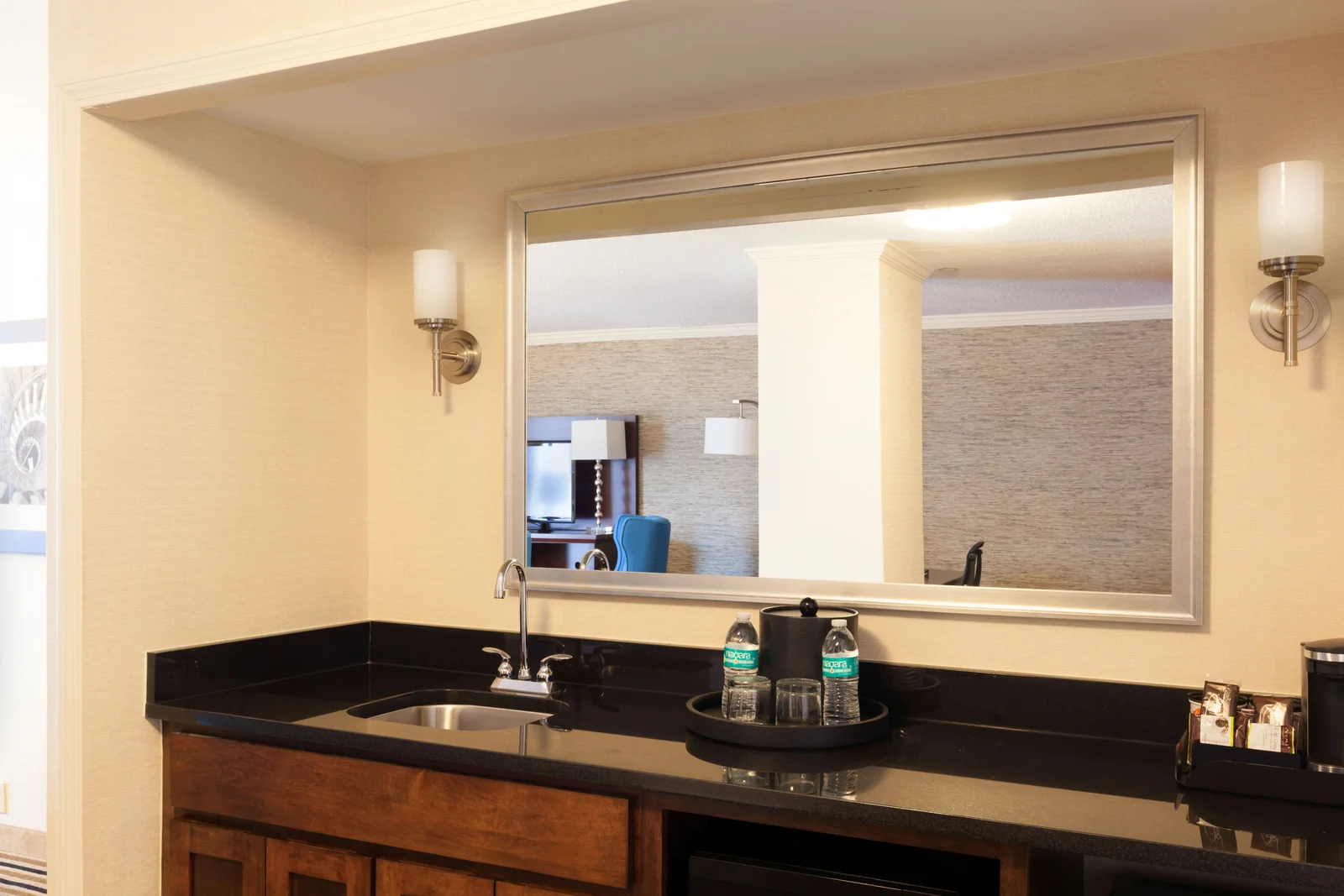 King Suite Bar