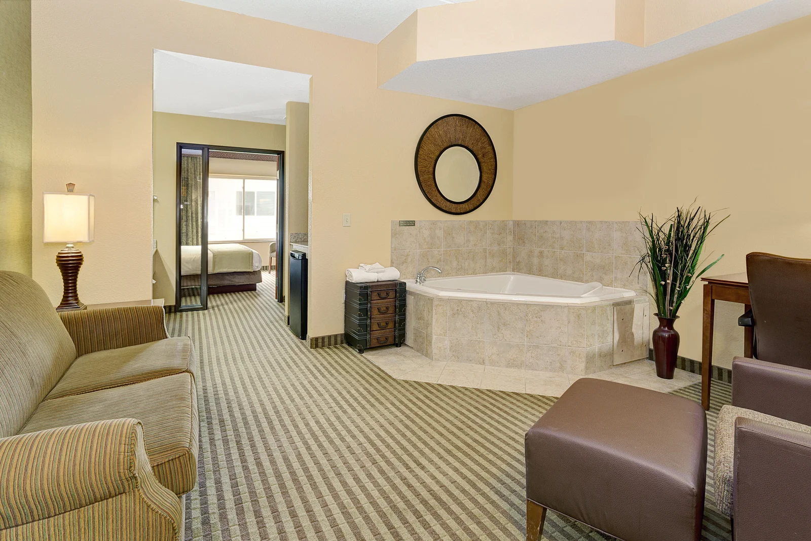 1 King Bed Hot Tub Suite