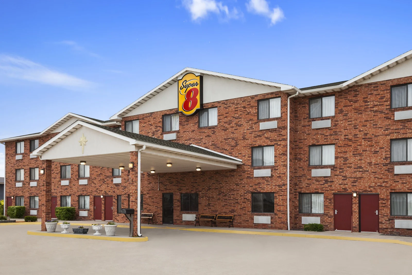 Welcome to the Super 8 Bowling Green