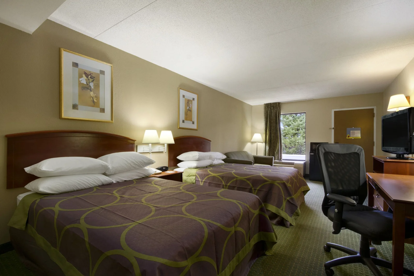 2 Double Beds Room