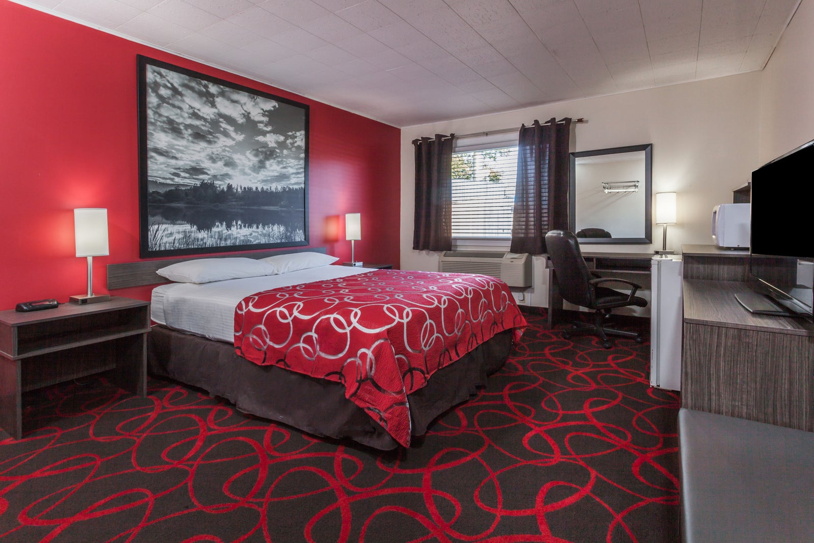 1 Queen Bed Room