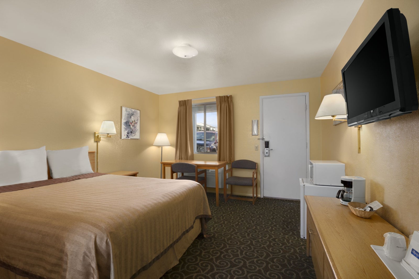 Standard One Queen Bed Room