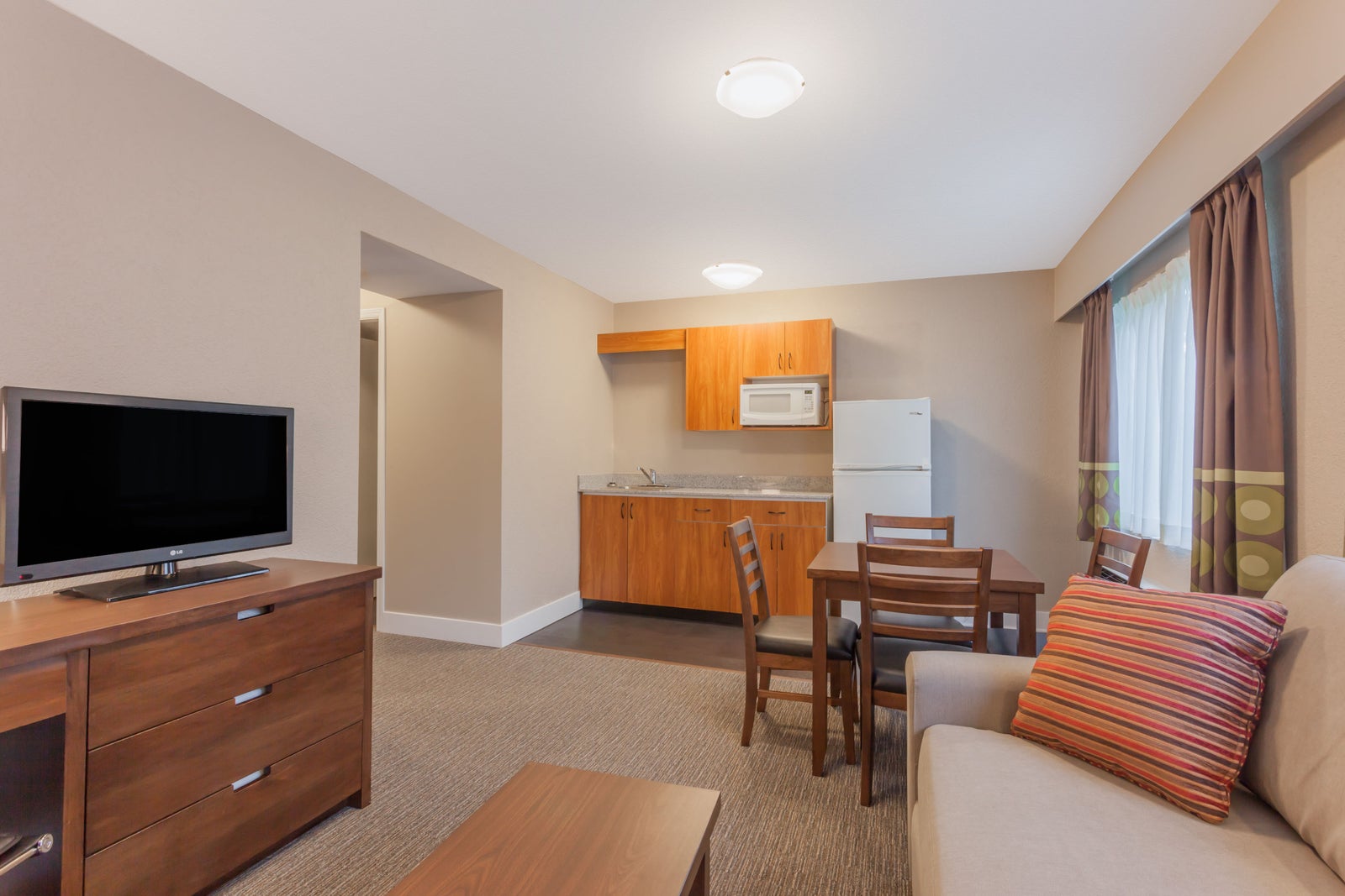 1 Queen Bed Suite