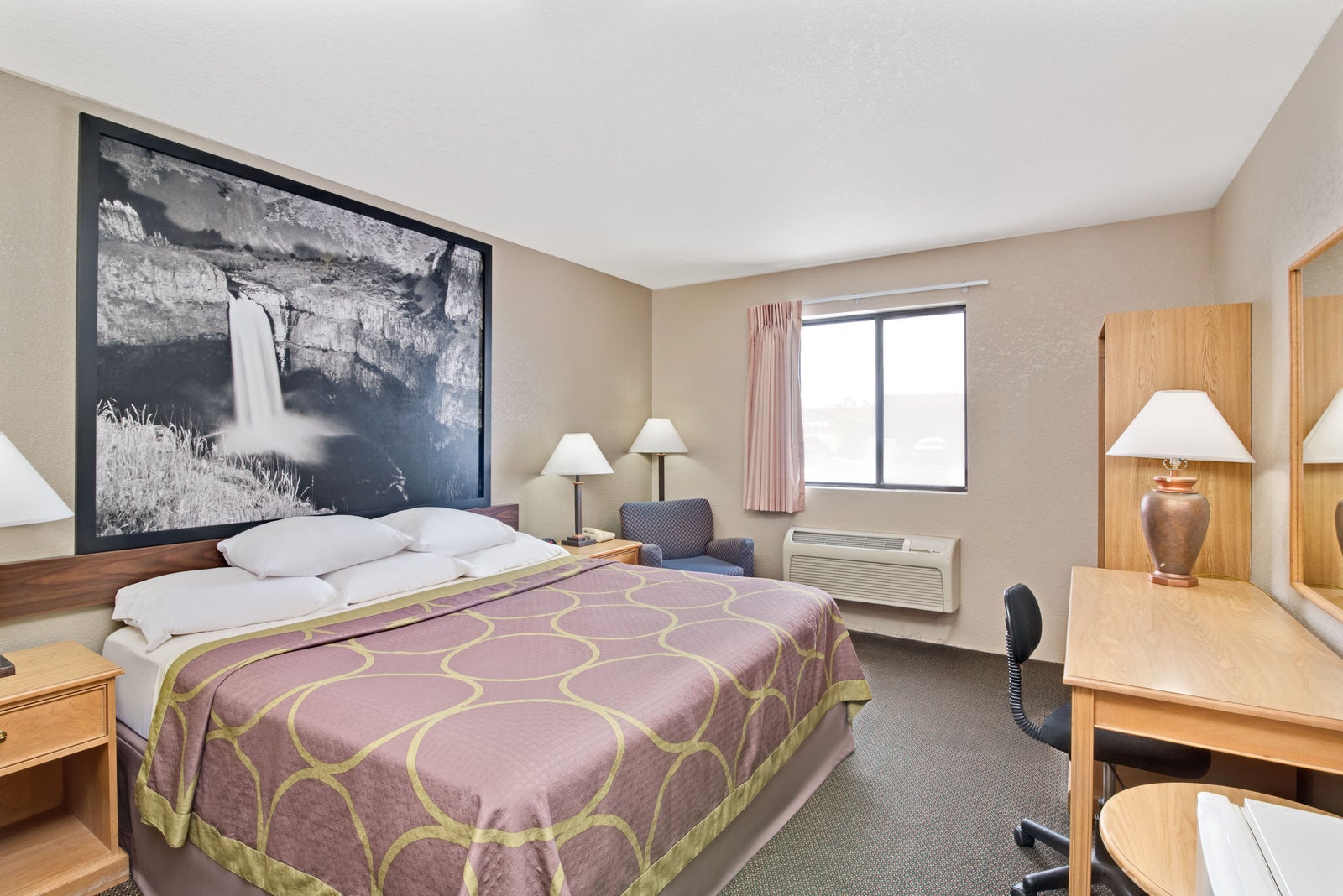 1 King Bed Room