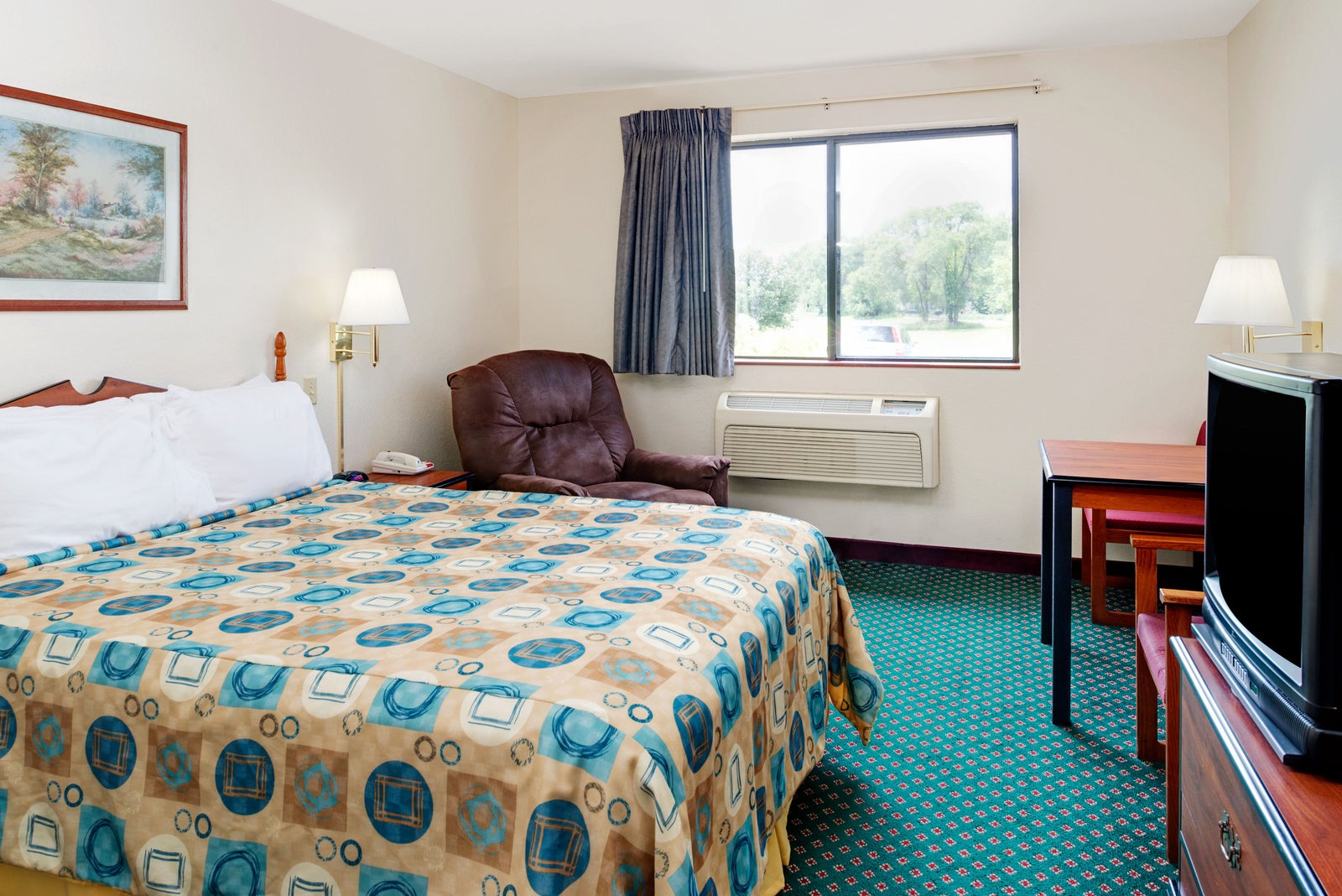 1 Queen Bed Room