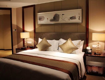 Deluxe One King Bed Suite