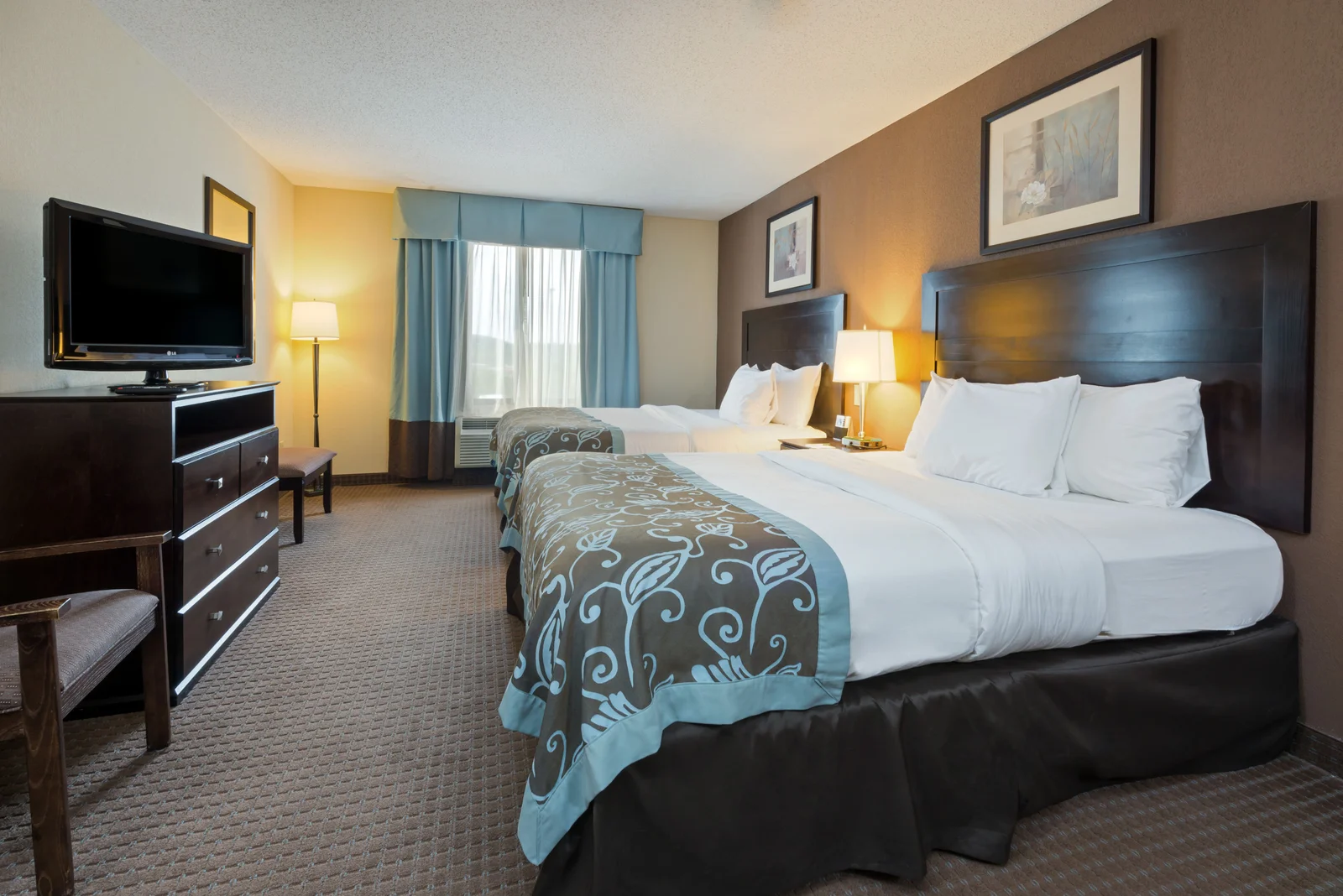 2 Queen Bed Room