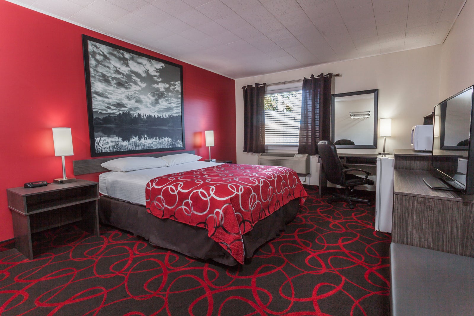 1 Queen Bed Room