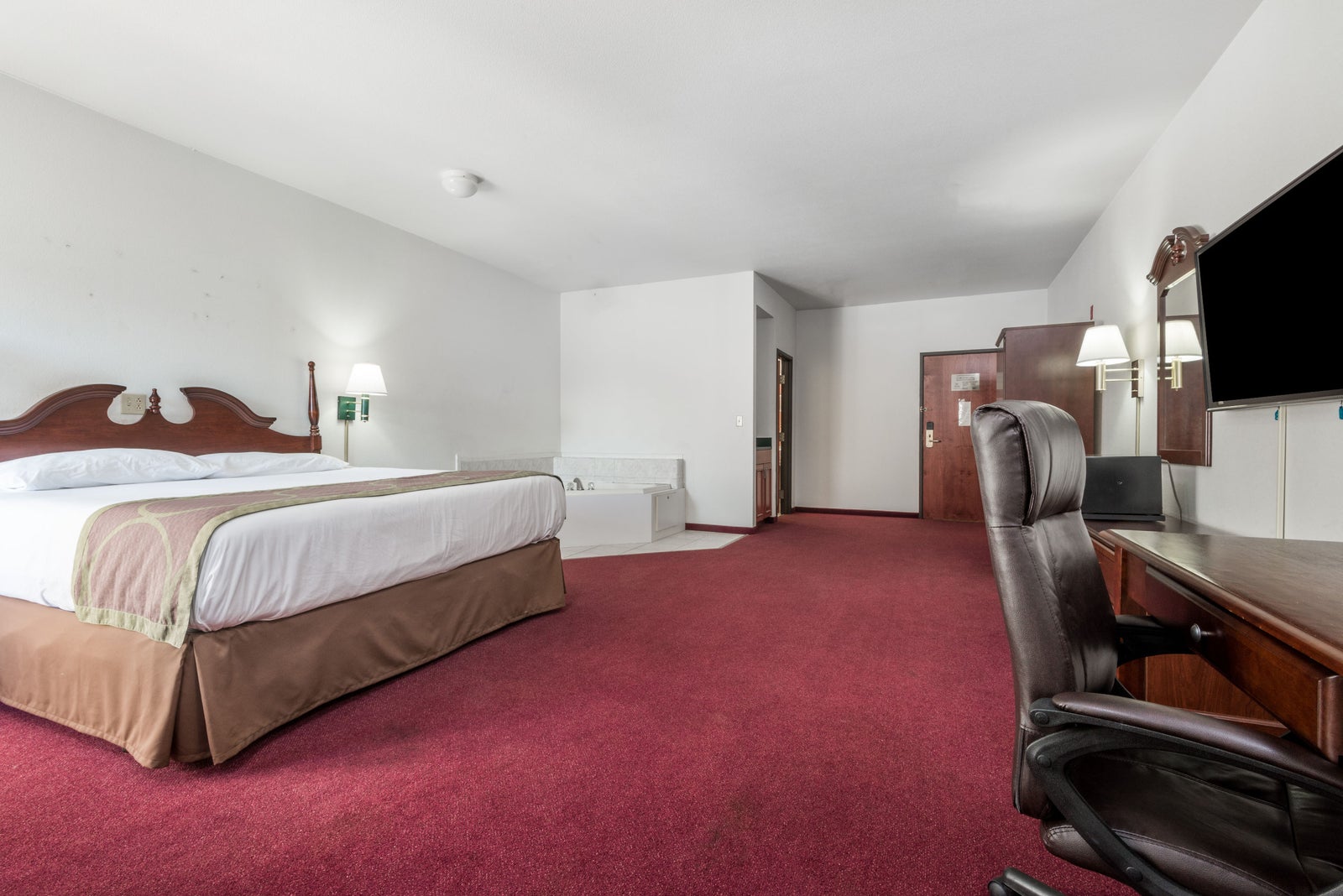 1 King Bed Hot Tub Suite