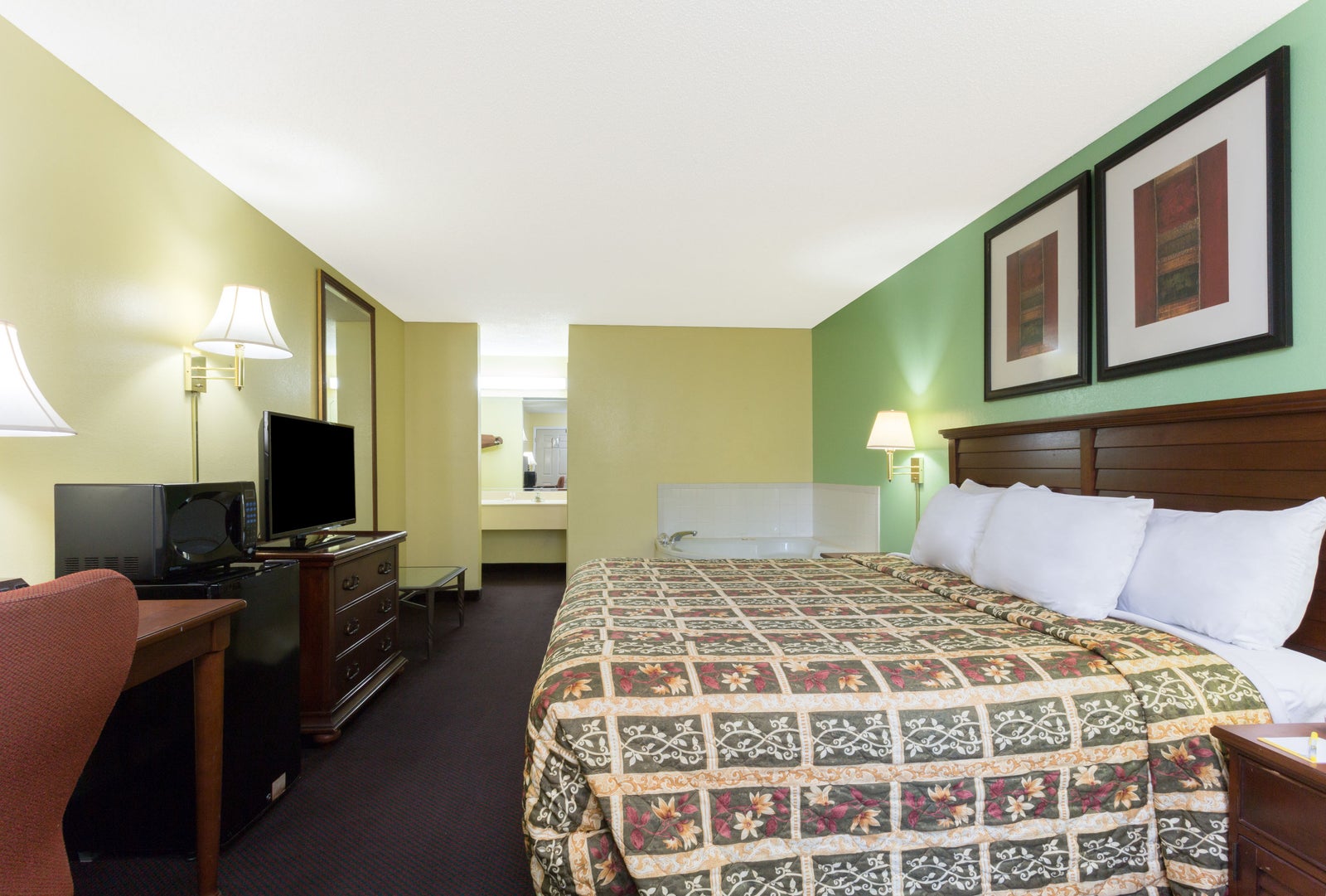 1 King Bed Hot Tub Room