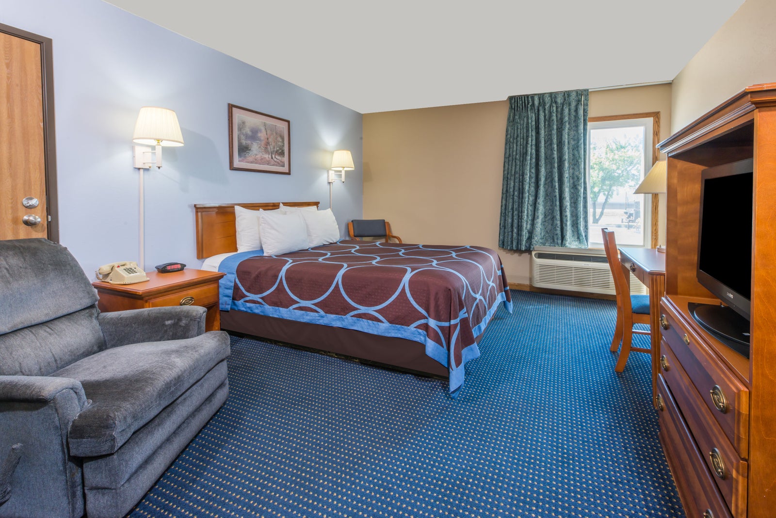 1 Queen Bed Room