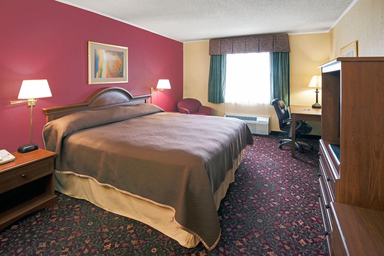 1 Queen Bed Room