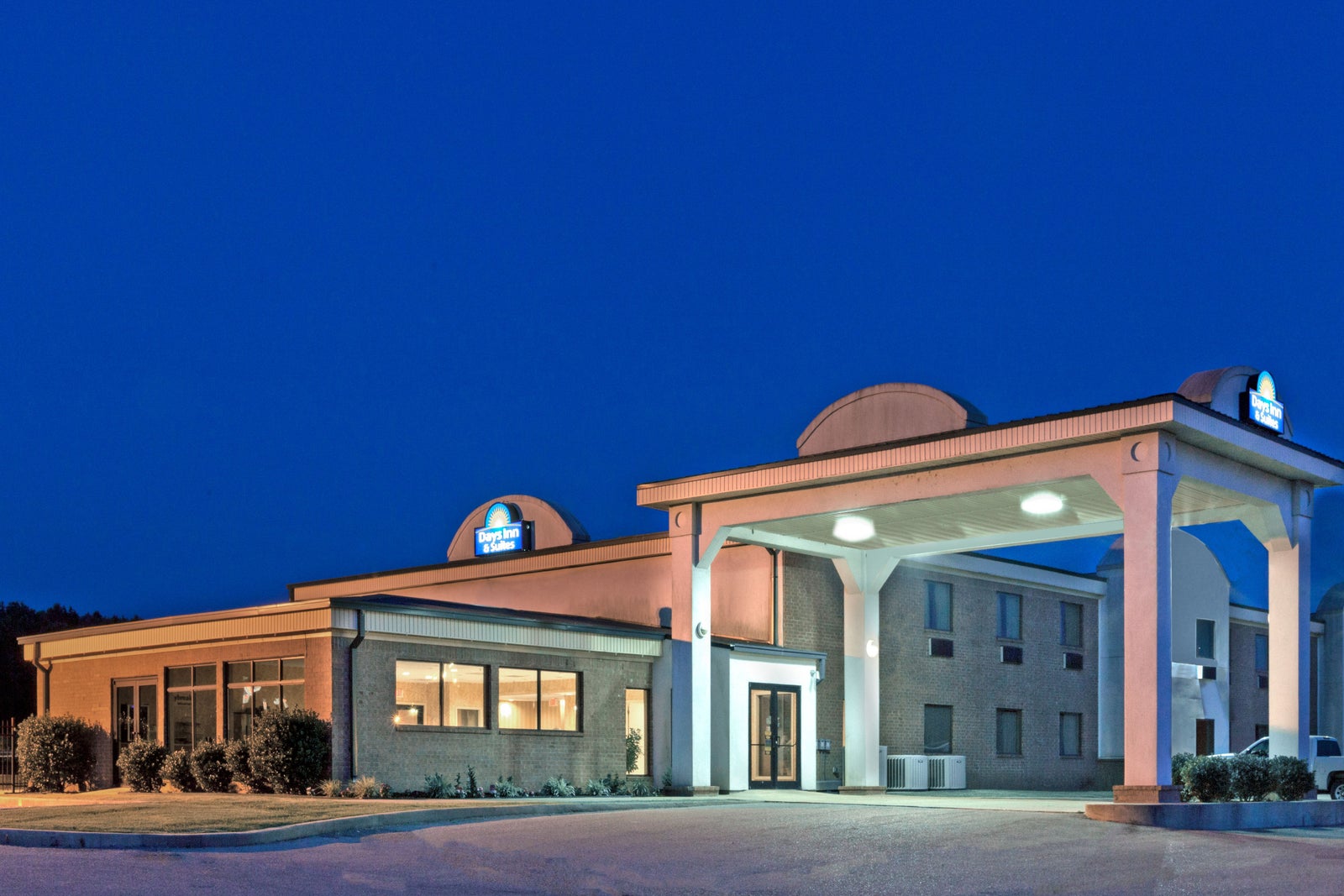 Days Inn and Suites Wynne