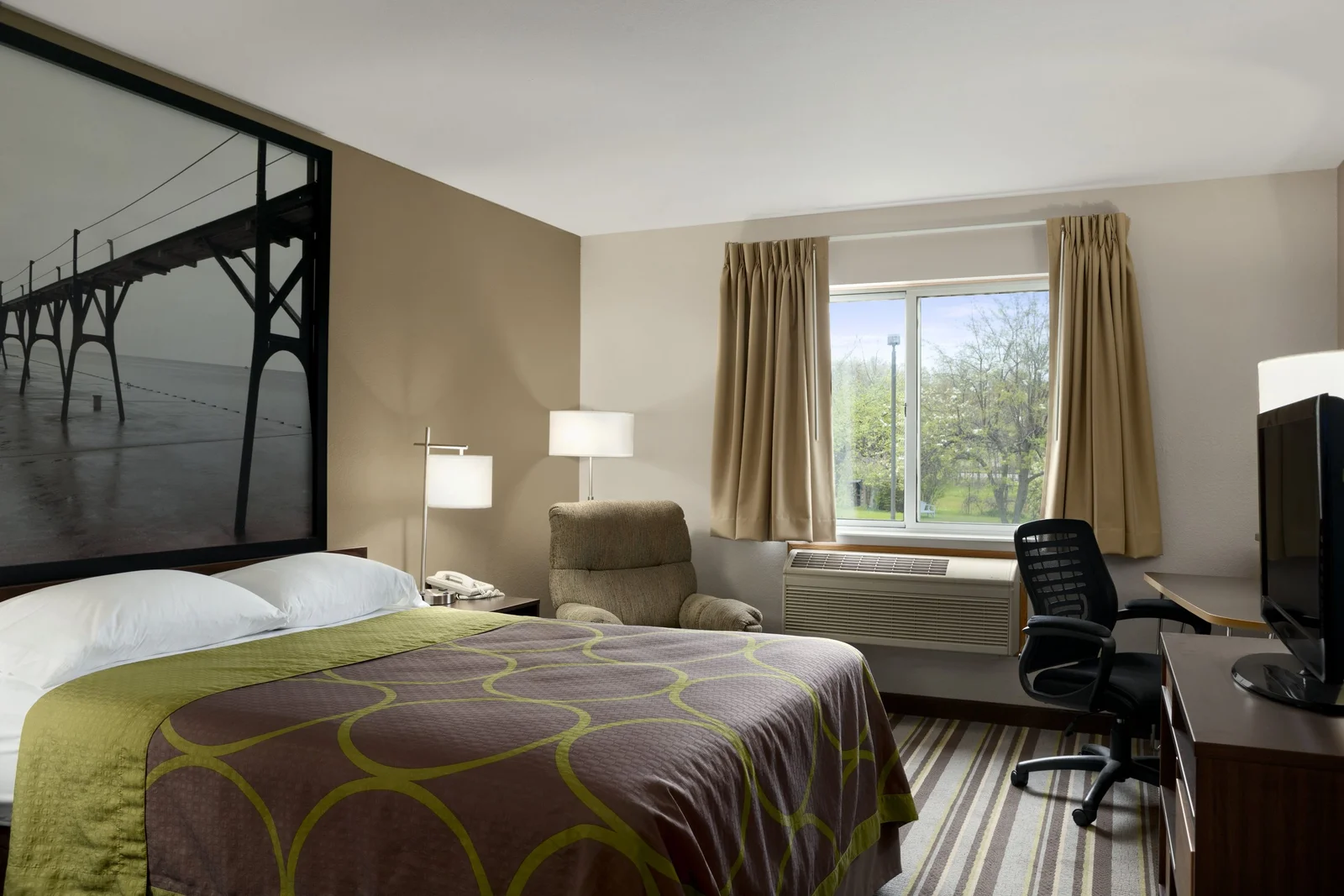 Standard Queen Room