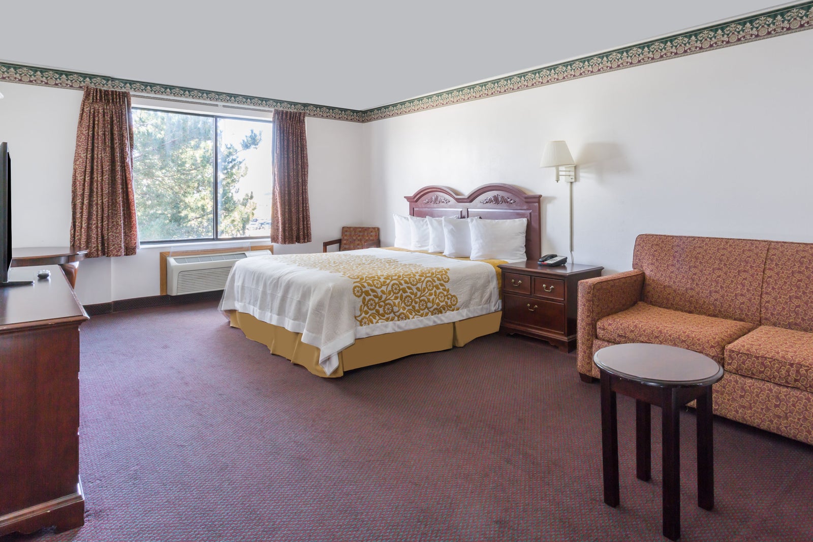 1 Queen Bed Room