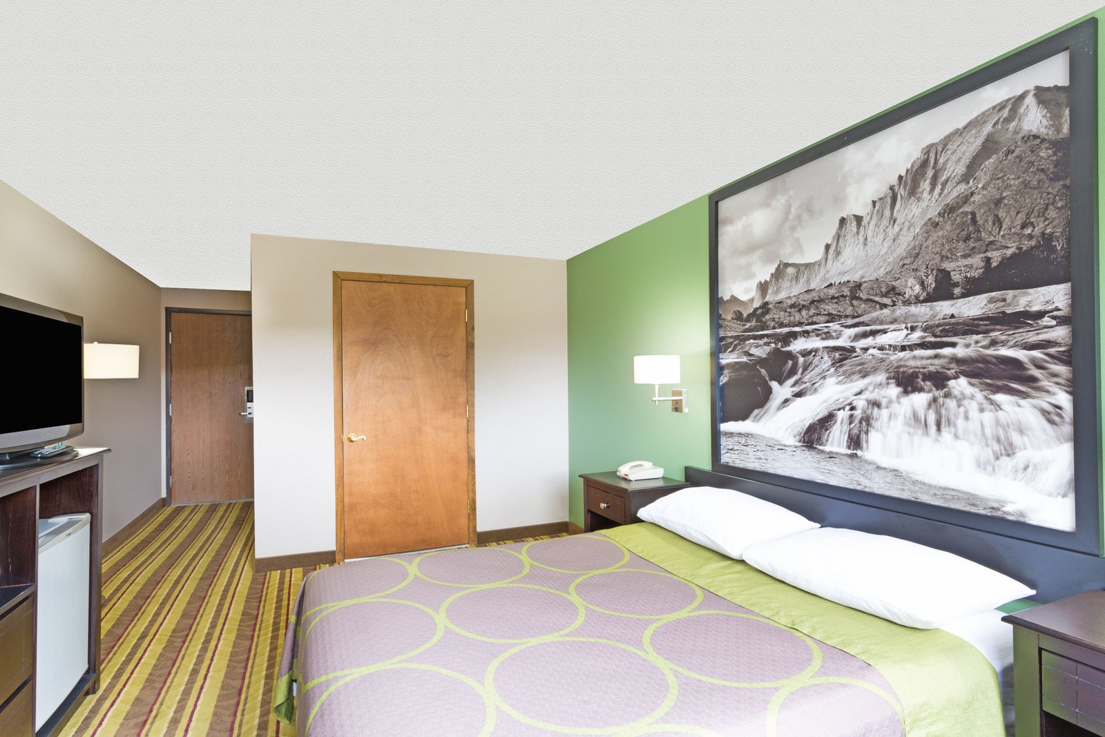 1 Queen Bed Room