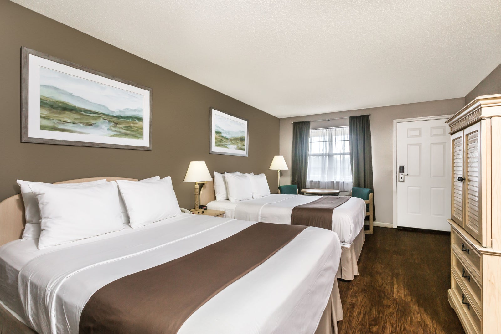 2 Queen Bed Room