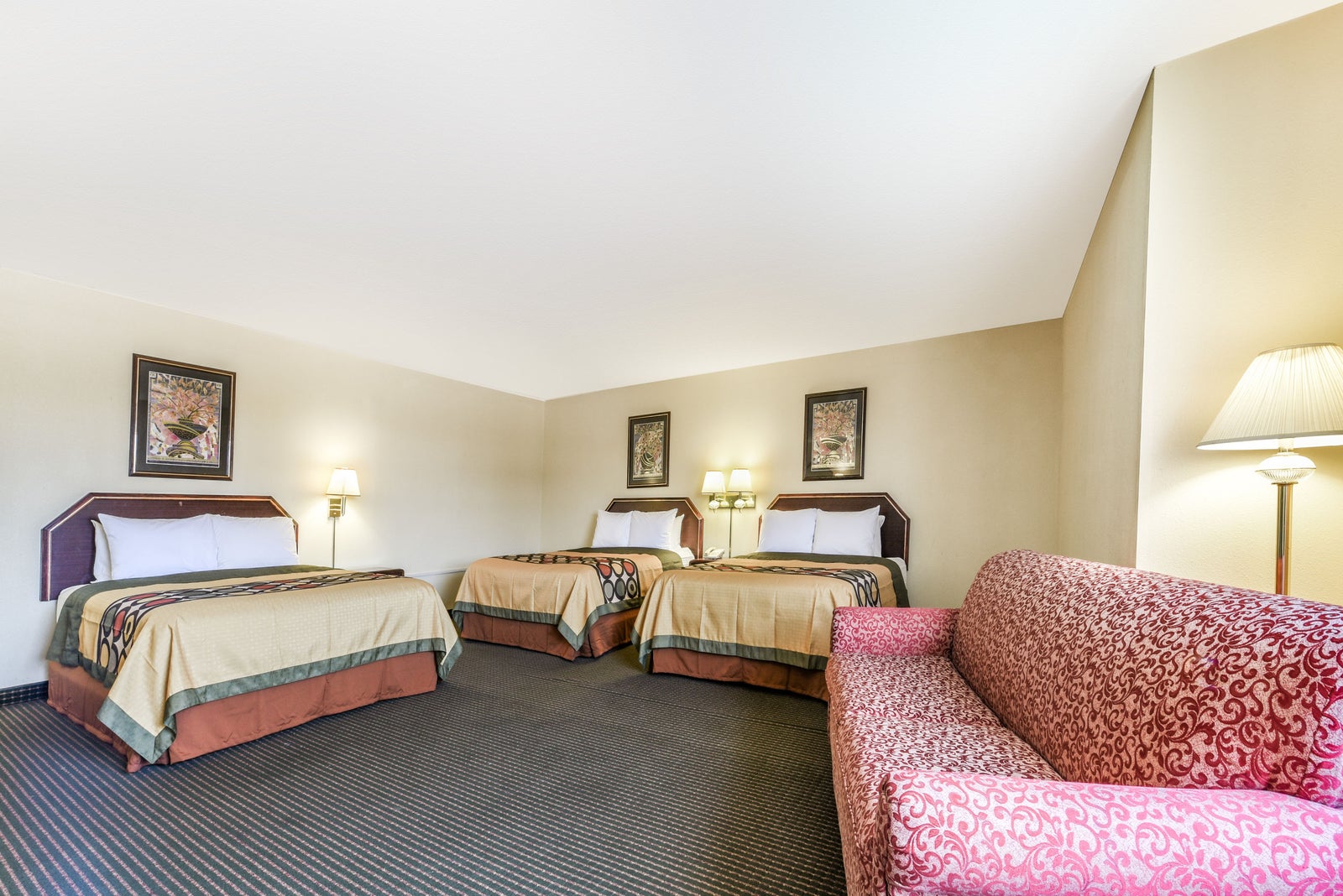 3 Queen Bed Family Suite