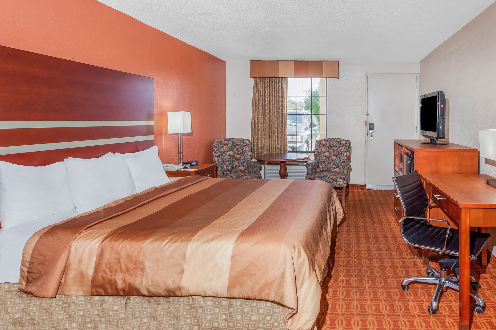 1 King Bed Room