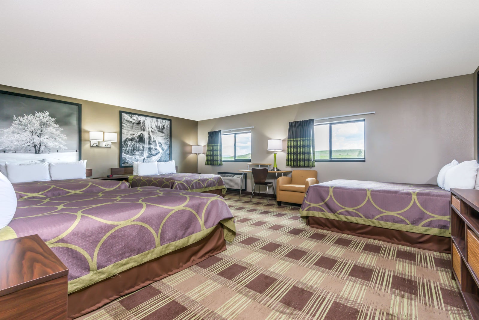 3 Queen Bed Room