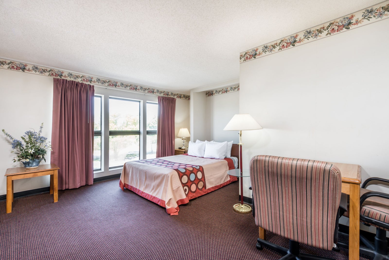 1 Queen Bed Suite
