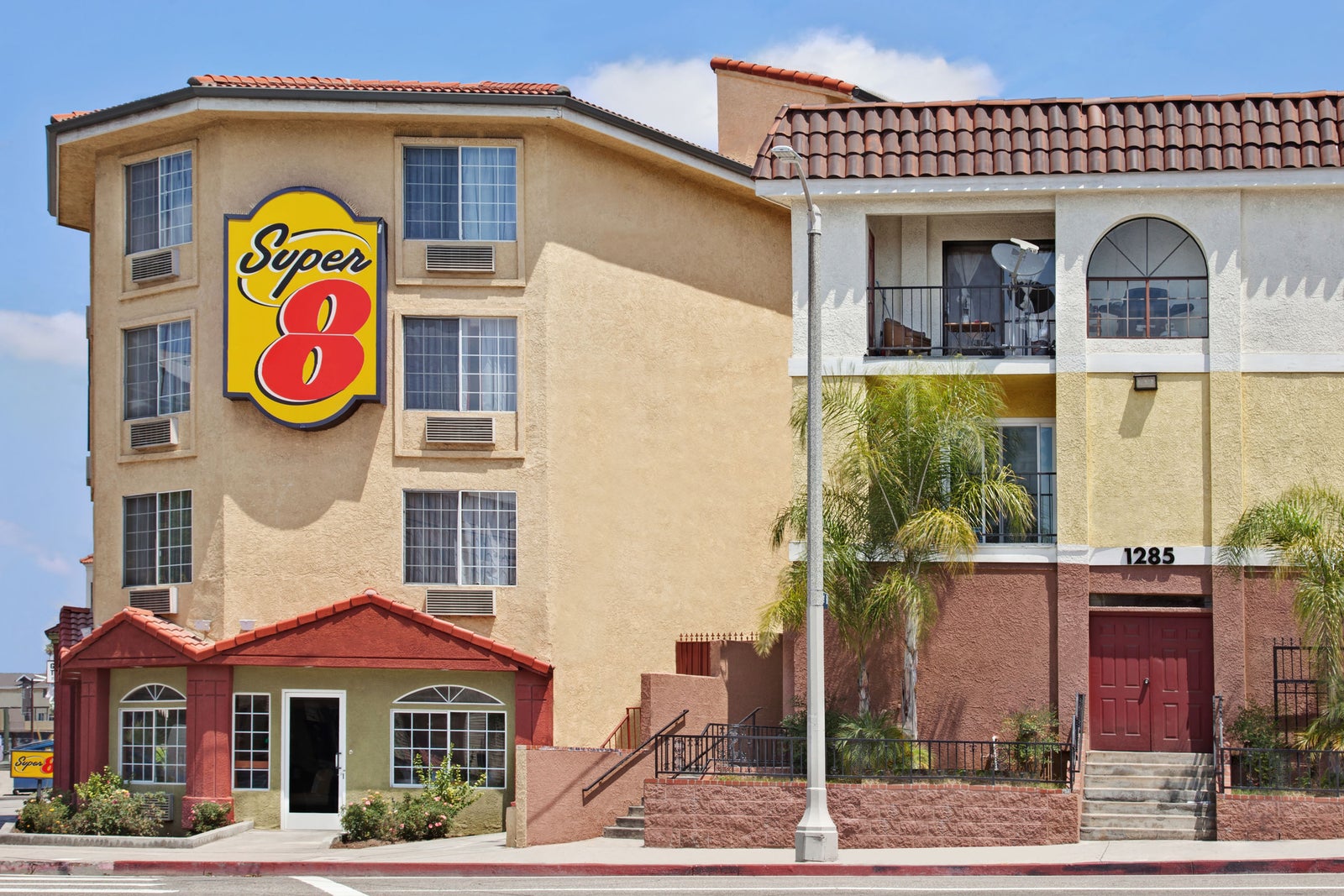 Welcome to the Super 8 Los Angeles Downtown