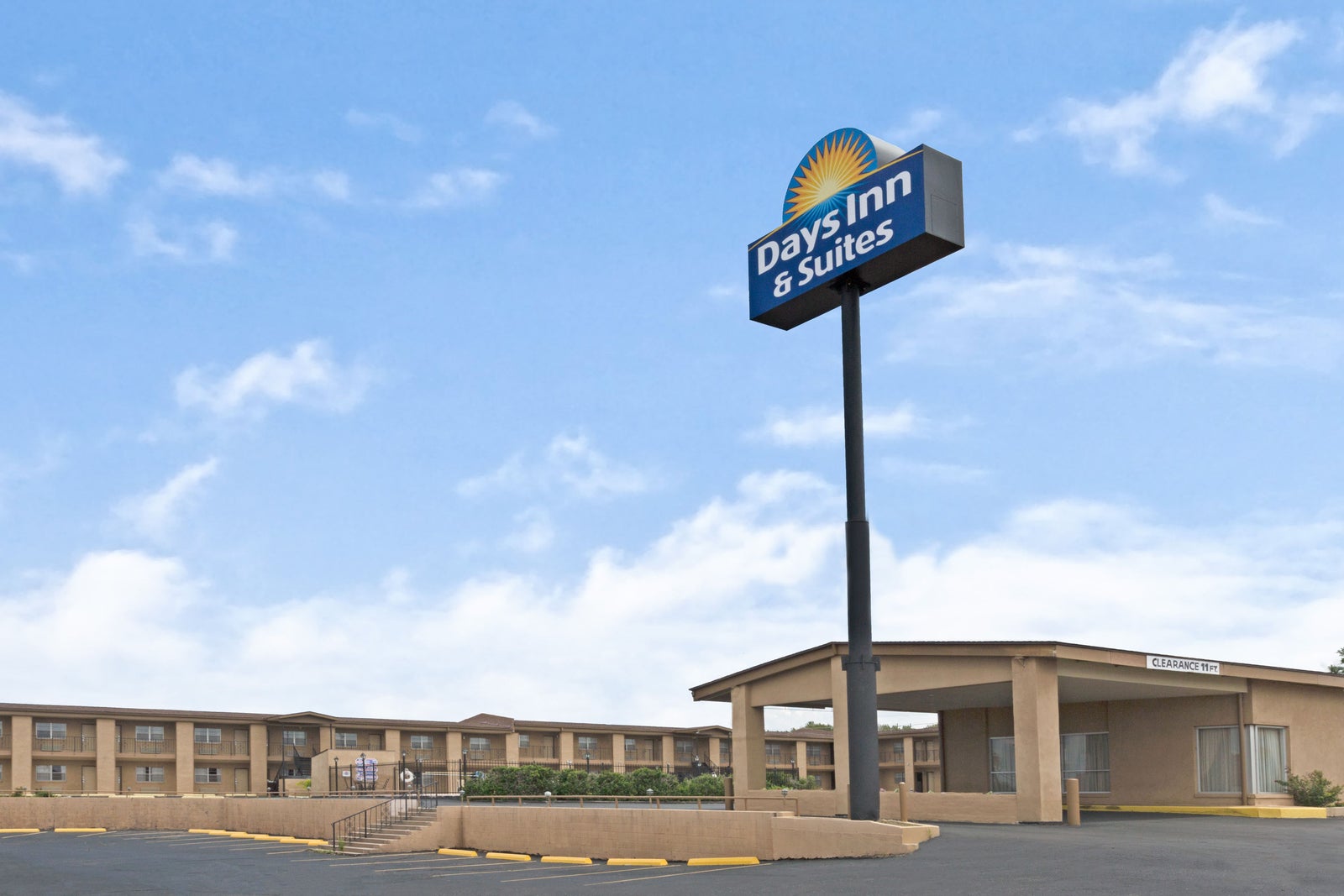 Welcome to The Days Inn & Suites Santa Rosa