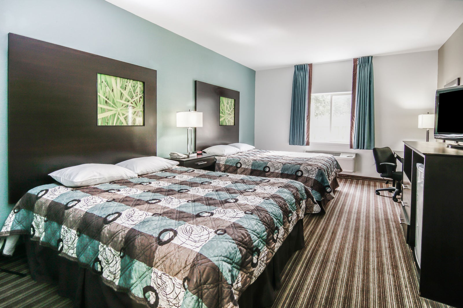 2 Queen Bed Room