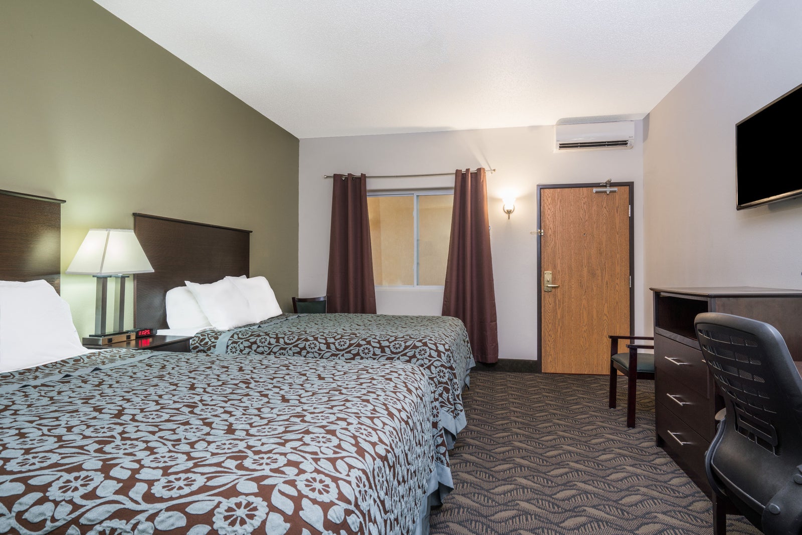 2 Queen Bed Room