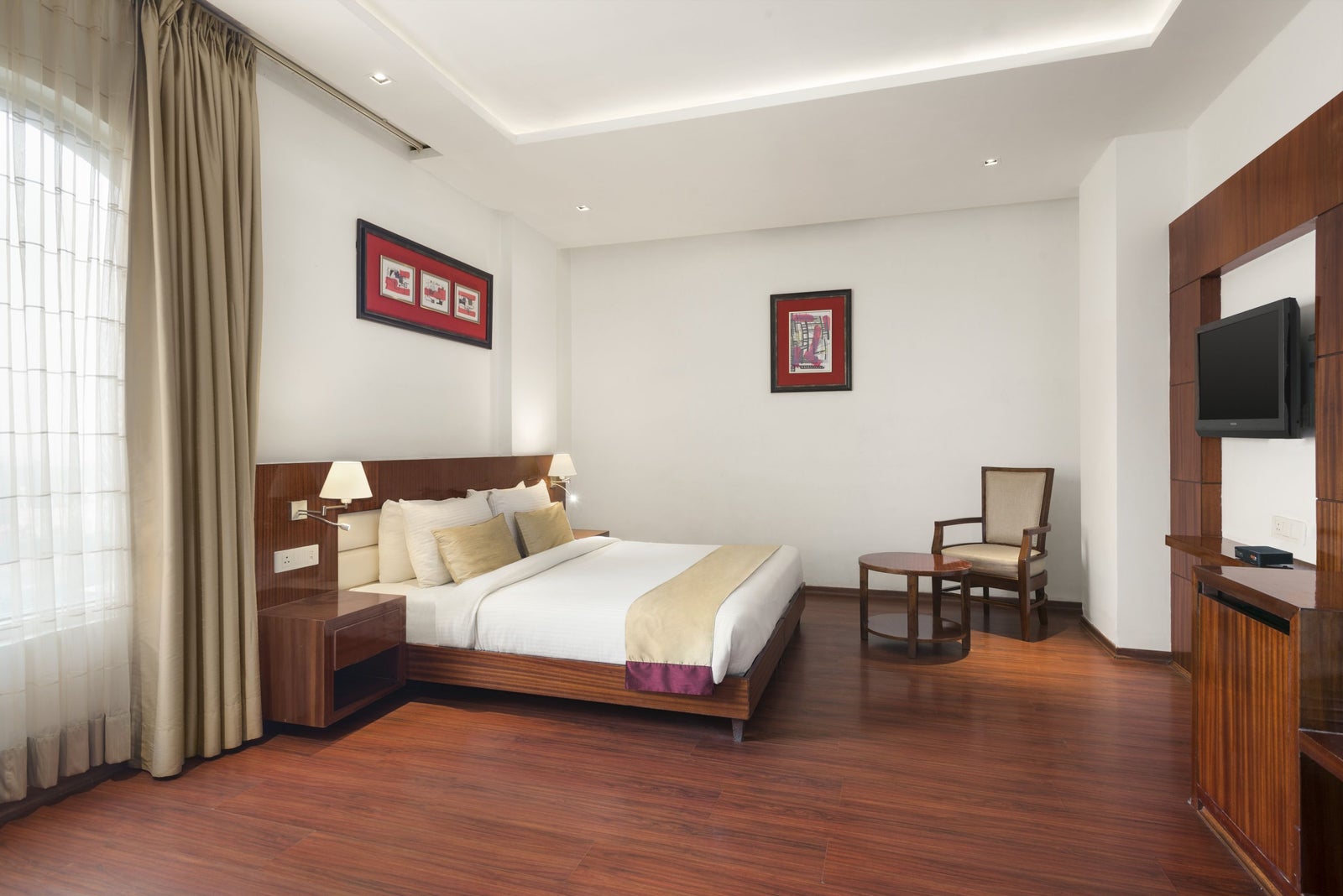 1 King Bed Deluxe Room