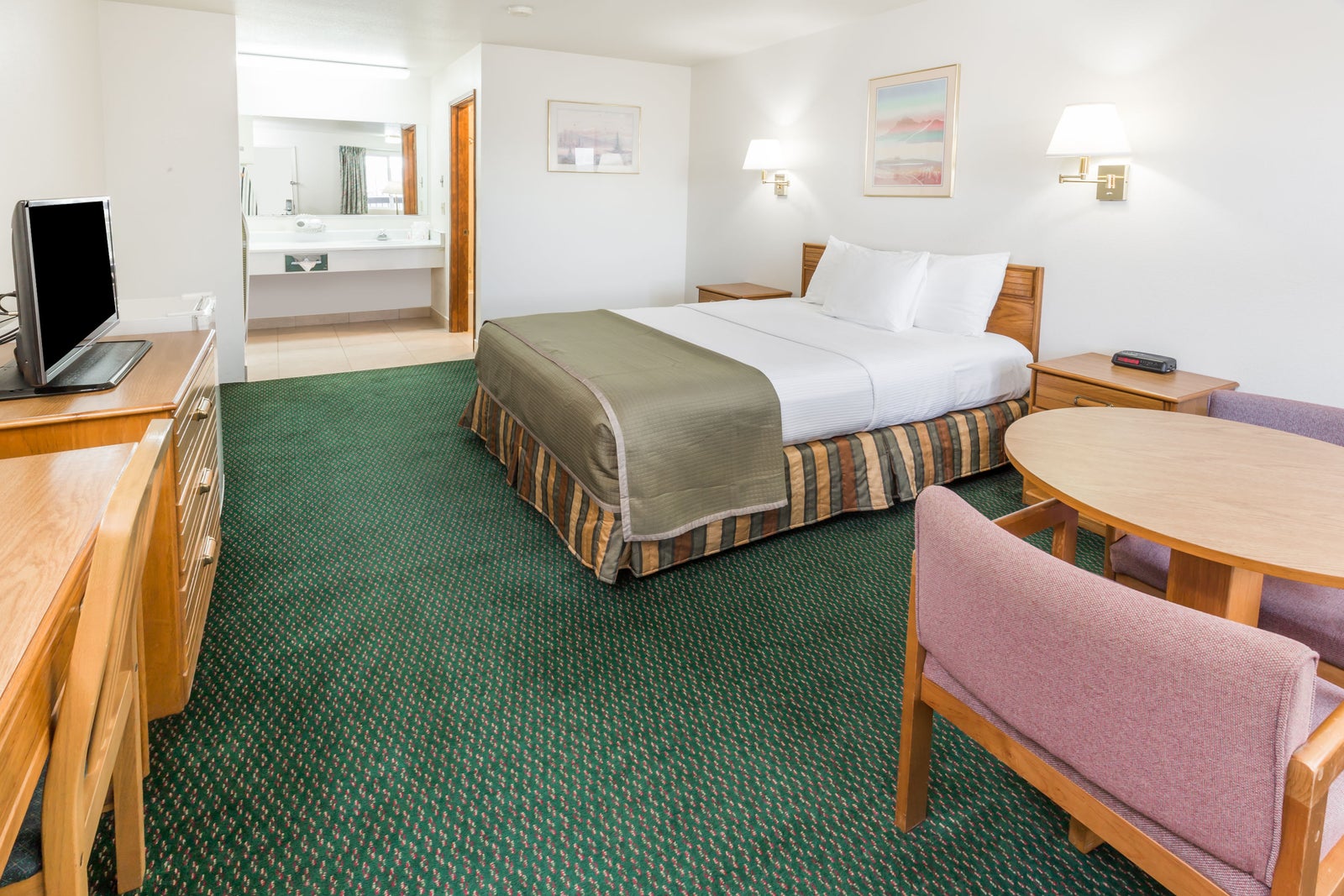 1 Queen Bed