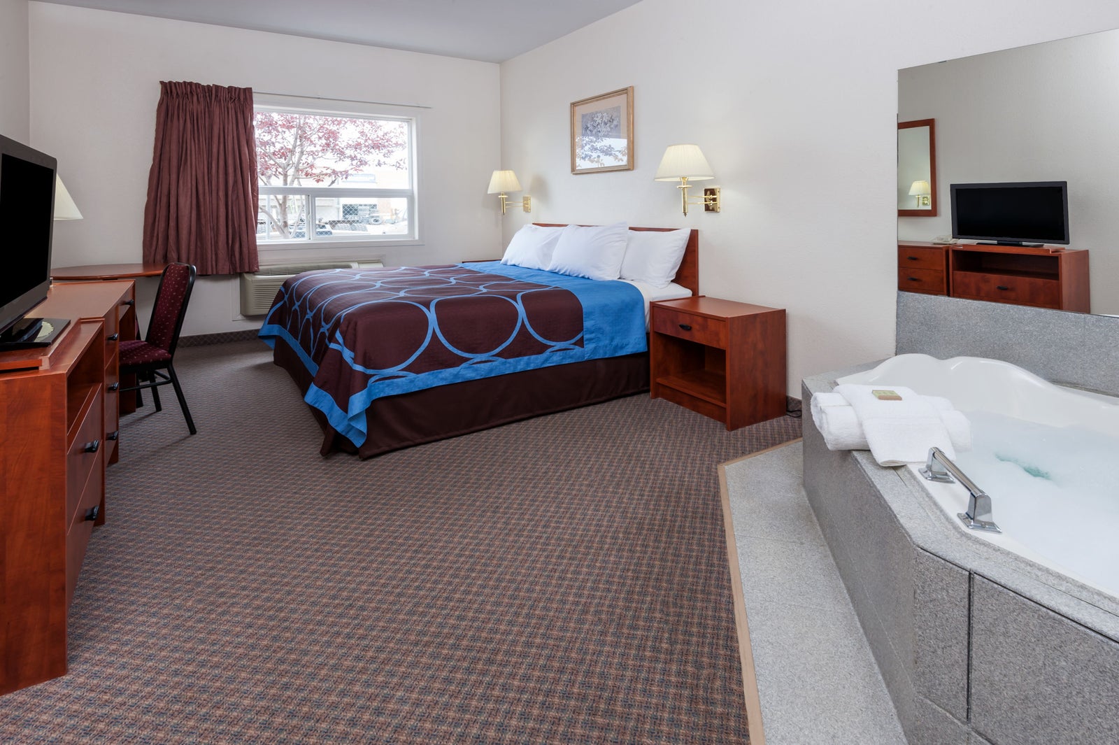 1 King Bed Jacuzzi Suite