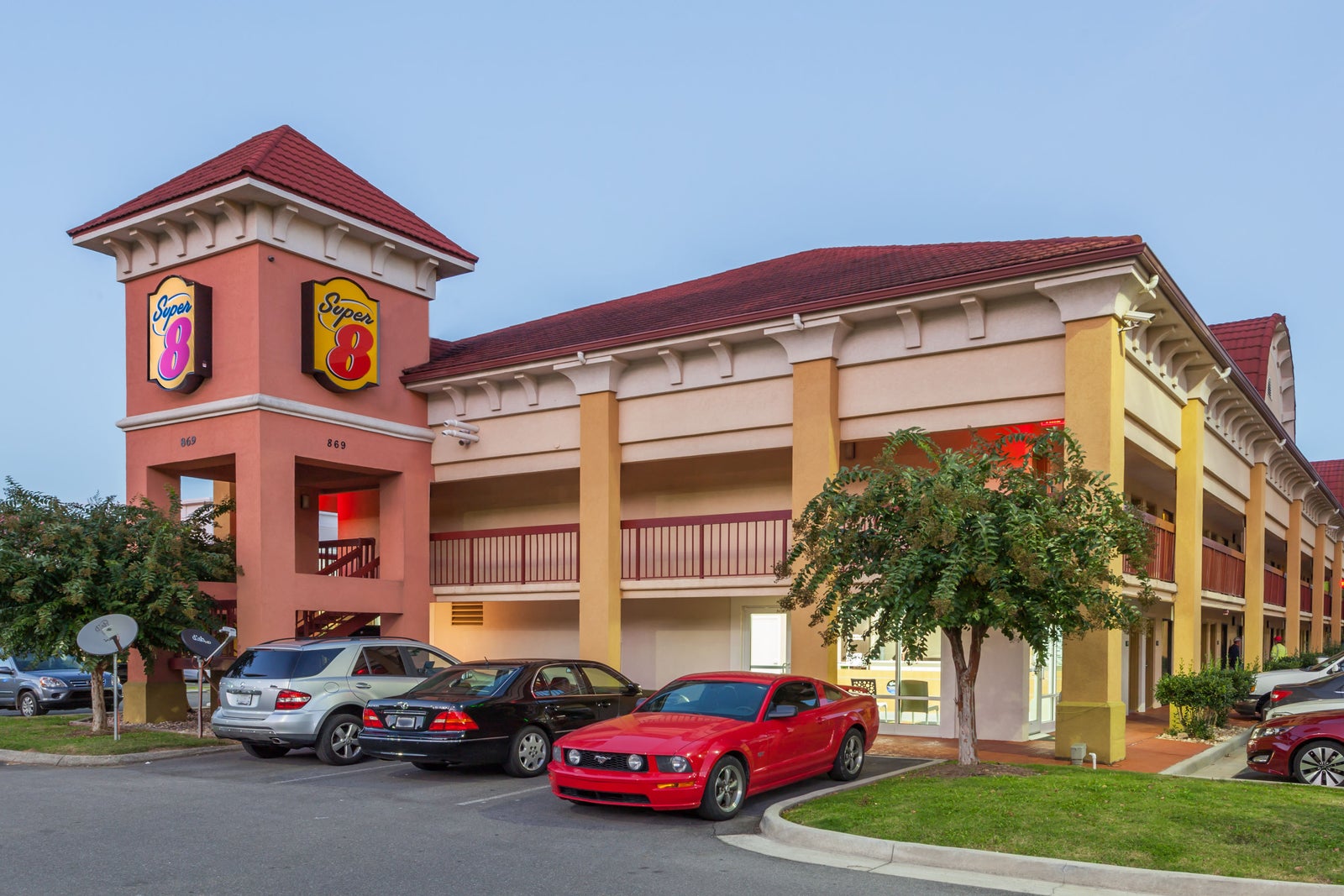 Welcome to the Super 8 Dalton/Convention Center Area