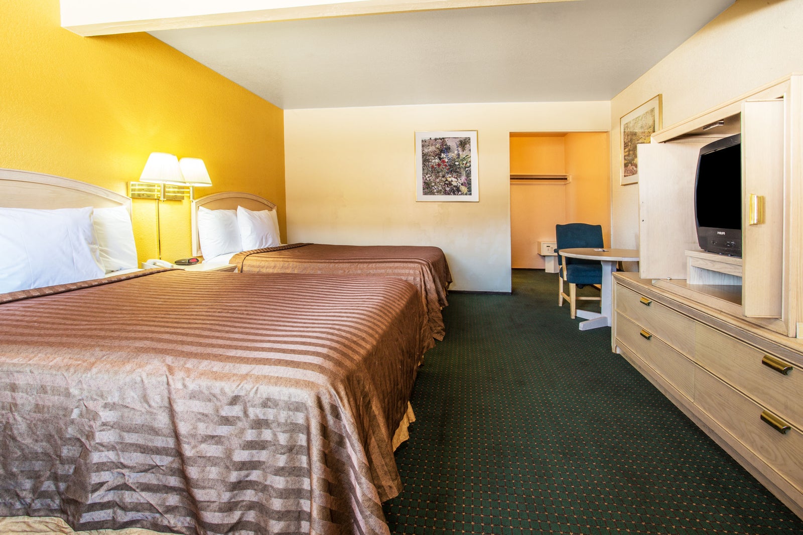 2 Queen Bed Room