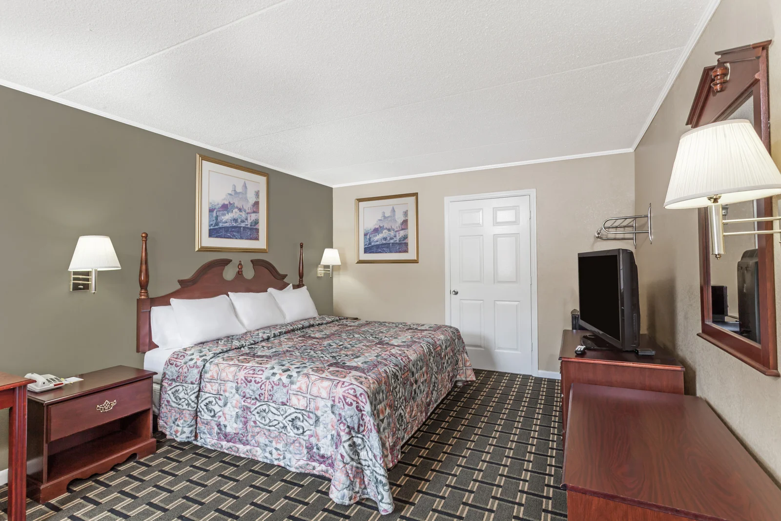 1 King Bed Room