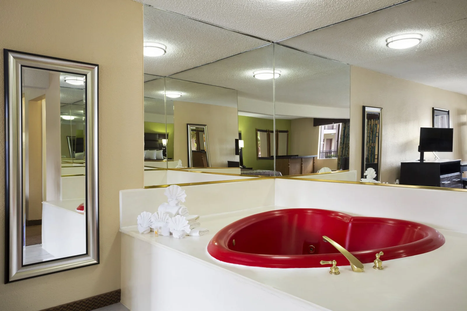 Jacuzzi Suite