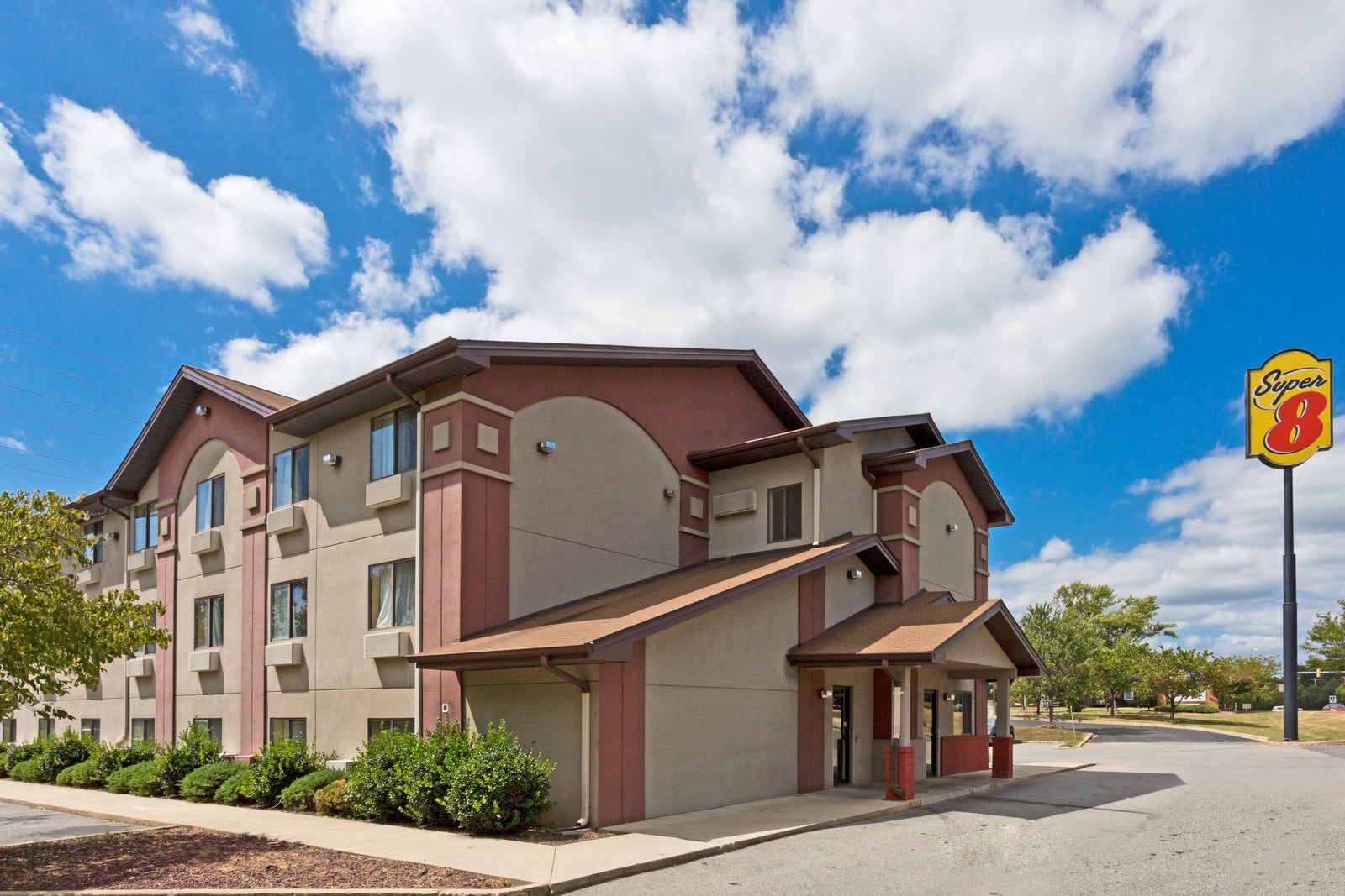 Welcome to the Super 8 Lexington Park/California Area