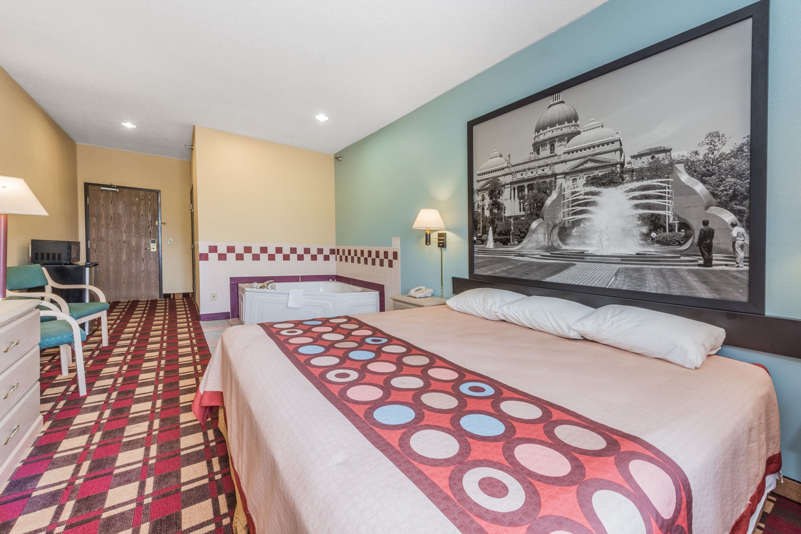 1 King Bed Hot Tub Suite
