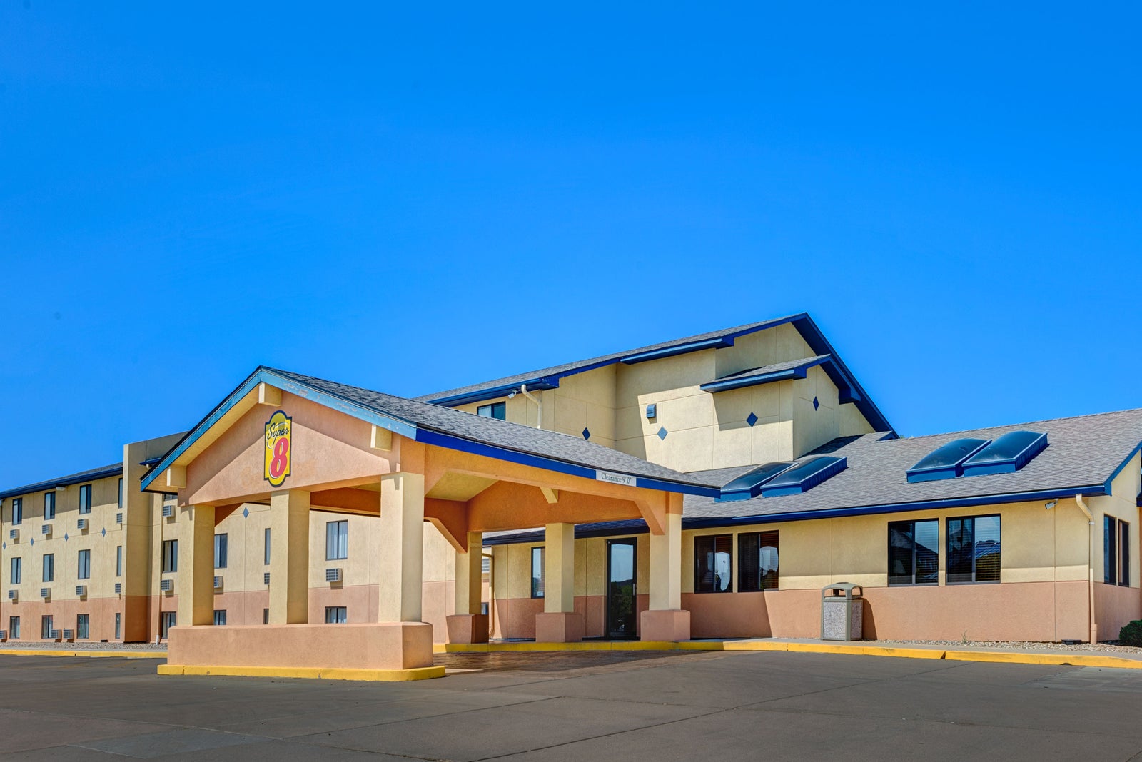 Welcome to the Super 8 Hutchinson