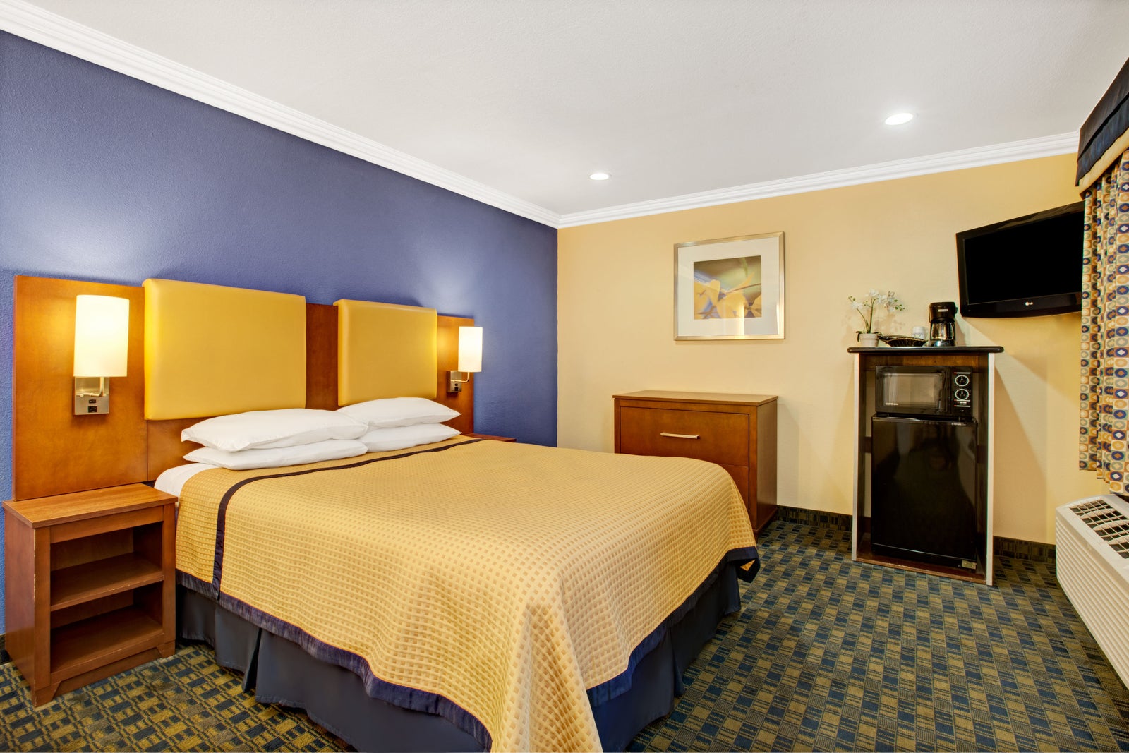 1 King Bed Room