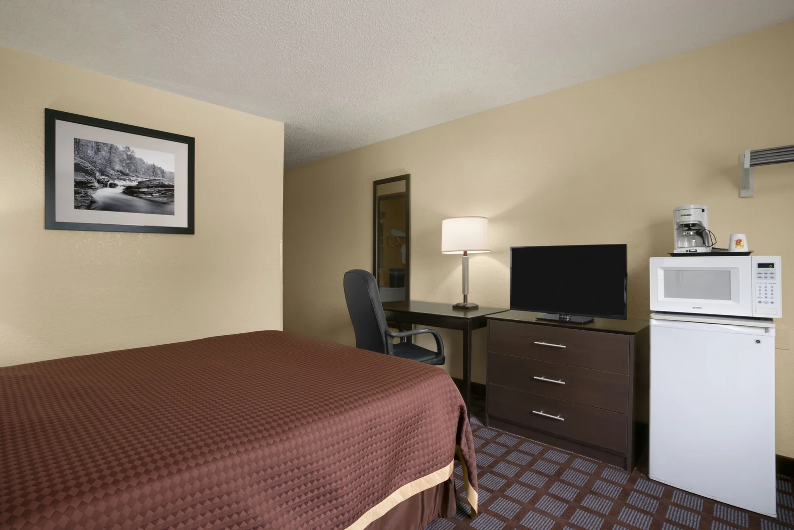 Standard Queen Bed Room